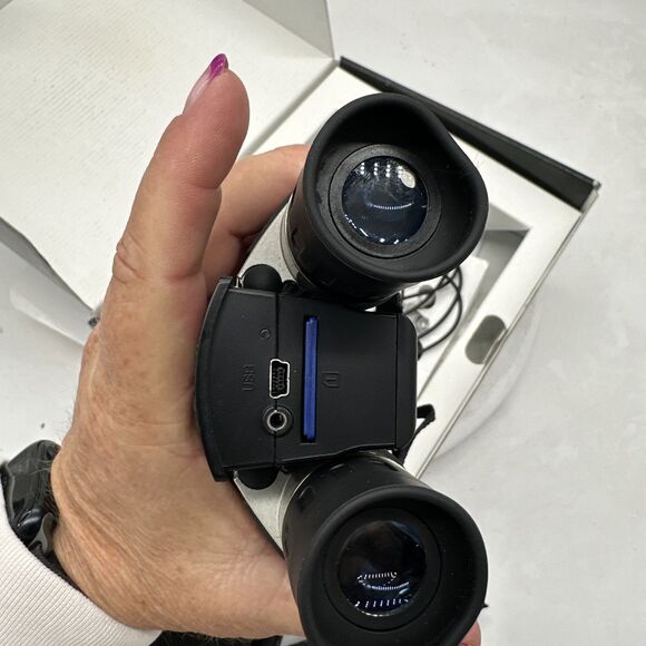 Bushnell Binocular And Digital Camera 8 x 30 2.1MP Model 11-0832 Charger include - Picture 8 of 9